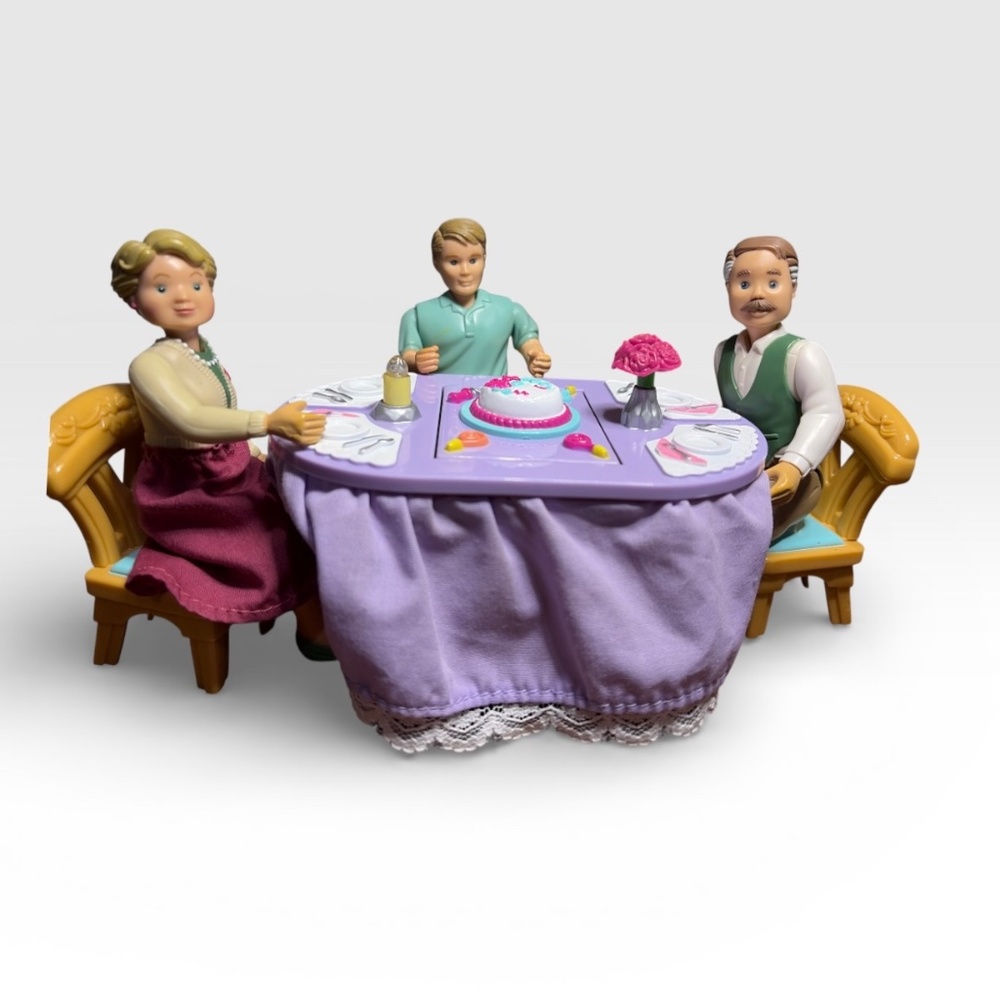 Vintage 1990’s Fisher-Price Loving Family Musical Dining Table with 3 dolls/chai
